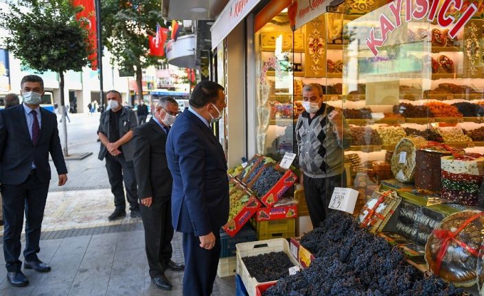 Başkan Gürkan esnafları gezdi, vatandaşlarla sohbet etti