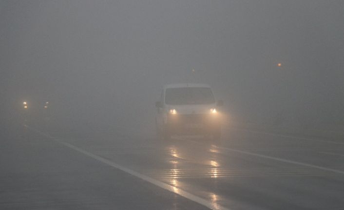 Bolu Dağı’nda yoğun sis ve yağmur etkili oluyor