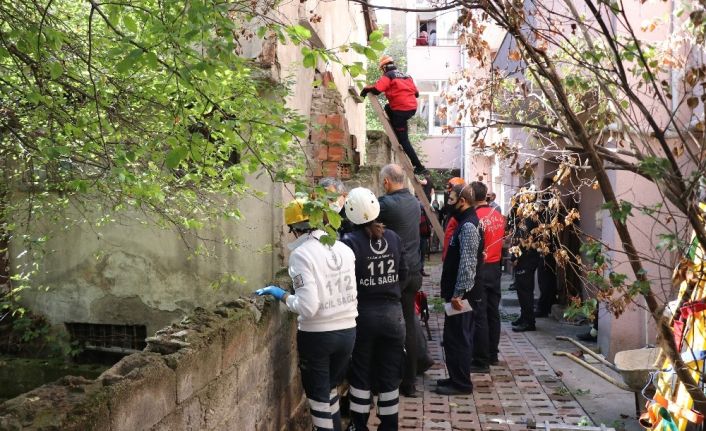 Bolu’da çatısını onardığı 5 katlı binadan düşen şahıs öldü