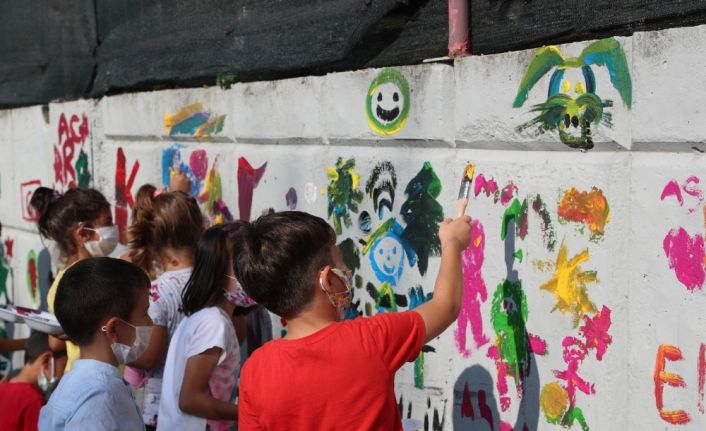 Çocuklardan  İzmit’in duvarlarına renkli dokunuşlar