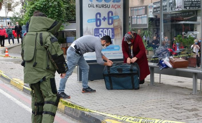 Çöpe atacağı valizi otobüs durağına bırakınca polisleri alarma geçirdi