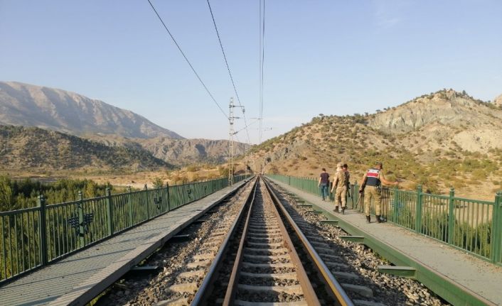 Demiryolunda bomba paniği