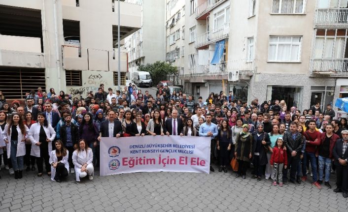 Denizli’de üniversite adaylarına eğitim desteği