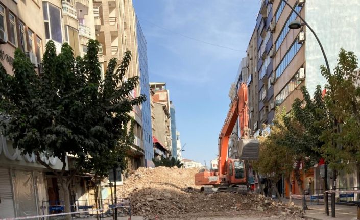 Elazığ’da Gazi Caddesi,yıkım çalışması nedeniyle kısmen kapatıldı