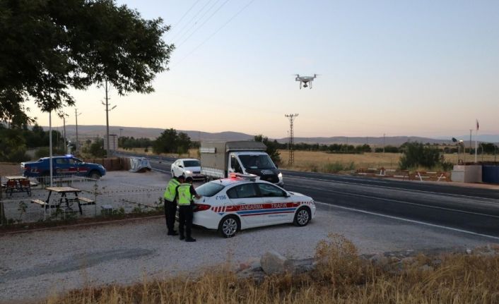 Elazığ’da jandarma, drone destekli uygulamayla vatandaşları uyardı