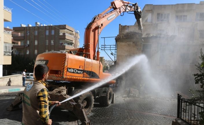 Haliliye’de metruk yapılar yıkılıyor