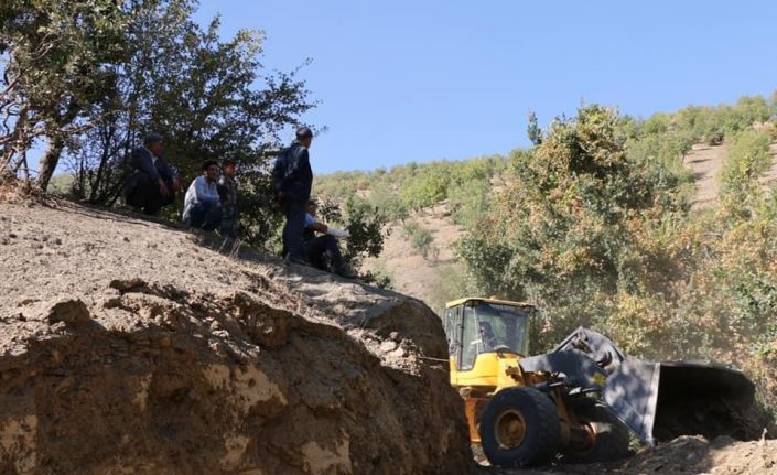 Hizan’da yeni köy yolları açılıyor