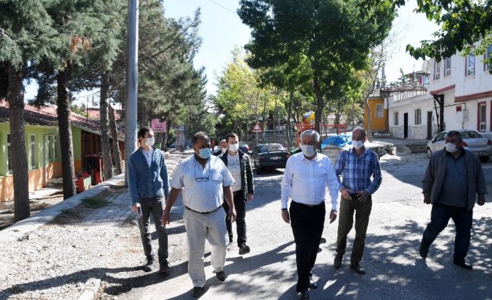 Isparta’da muhtarın sokak yenileme talebini, belediye yerine getirdi