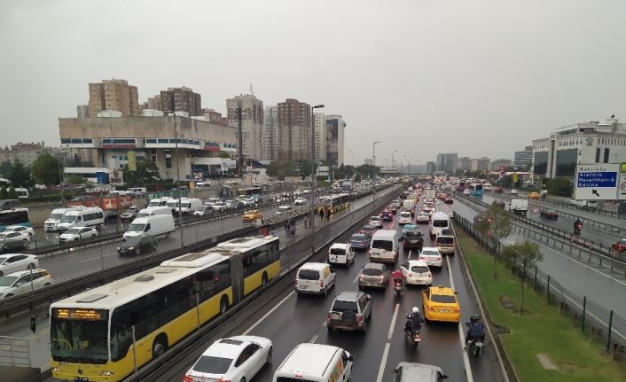 İstanbul’da trafik durma noktasına geldi