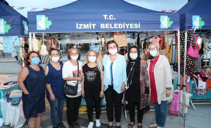 İZMEK el emeği pazarına büyük ilgi