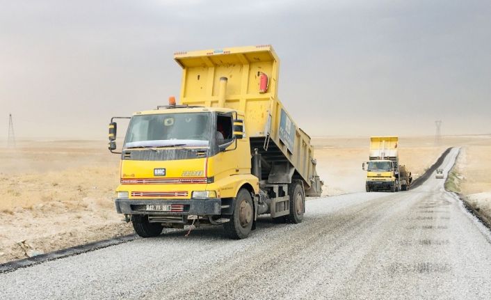 Kadınhanı’nda 148 kilometre mahalle yolu yenilendi