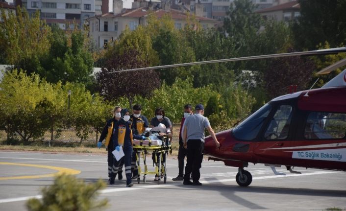 Kafasını traktör pulluğa çarptı, kafatası çatladı