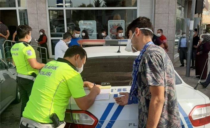 Kahta’da polis ekiplerinden maske denetimi