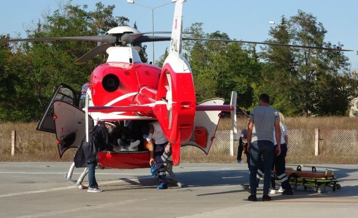 Kalp krizi geçiren yaşlı adamın yardımına ambulans helikopter yetişti