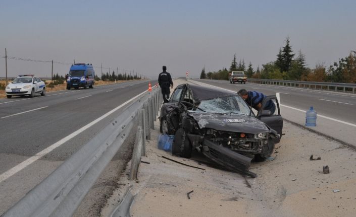 Kontrolden çıkan otomobil bariyerlere çarptı: 1 yaralı