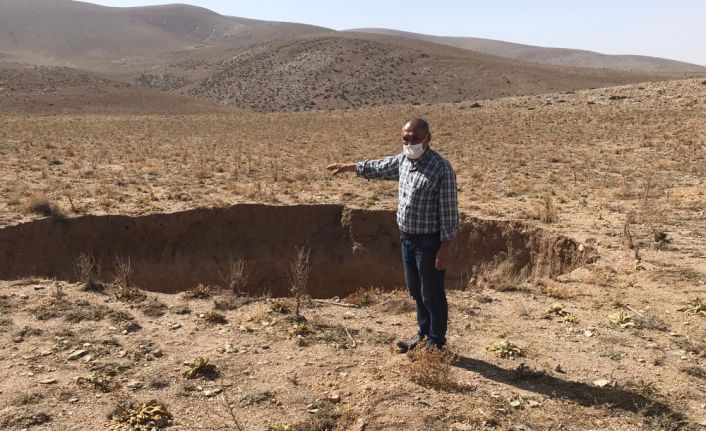 Konya’da 30 metre çapında obruk oluştu