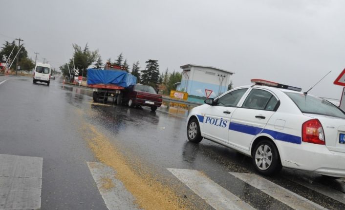 Konya’da traktör ile otomobil çarpıştı: 2 yaralı