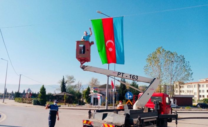 Körfez sokaklarında Azerbaycan bayrakları