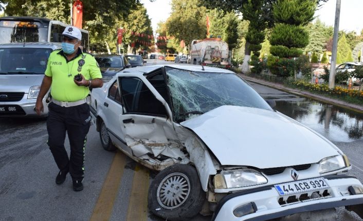 Malatya’da iki otomobil çarpıştı: 1 yaralı