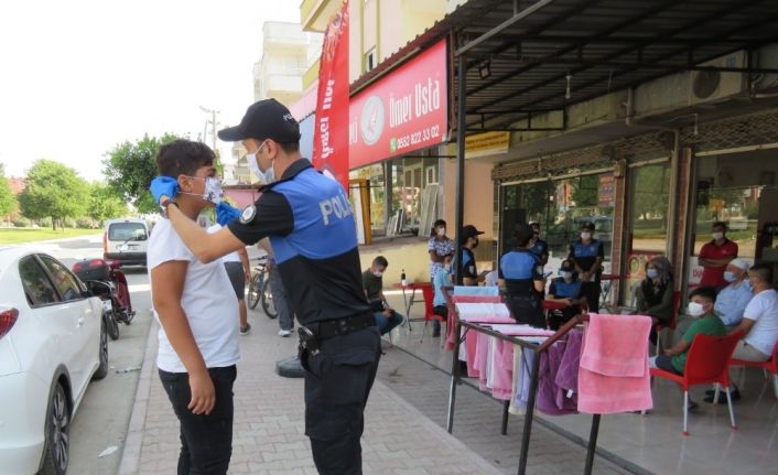 Mersin’de vatandaşlar Covid-19’a karşı bilgilendirildi