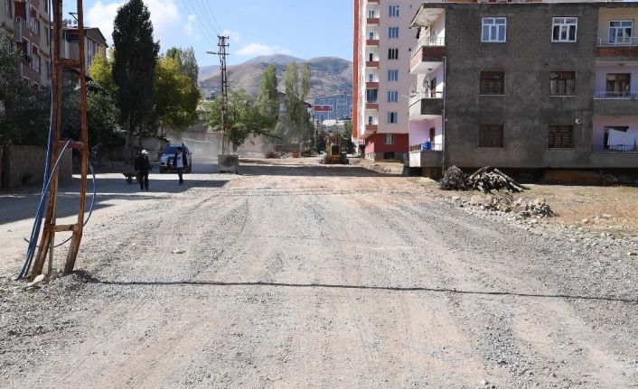 Muş Belediyesi çıkmaz sokakları açmaya devam ediyor