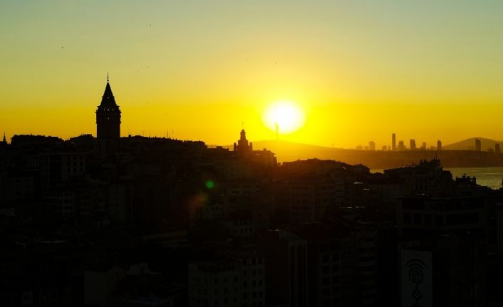 (ÖZEL) Restore edilen Galata Kulesi’nde eşsiz gün doğumu