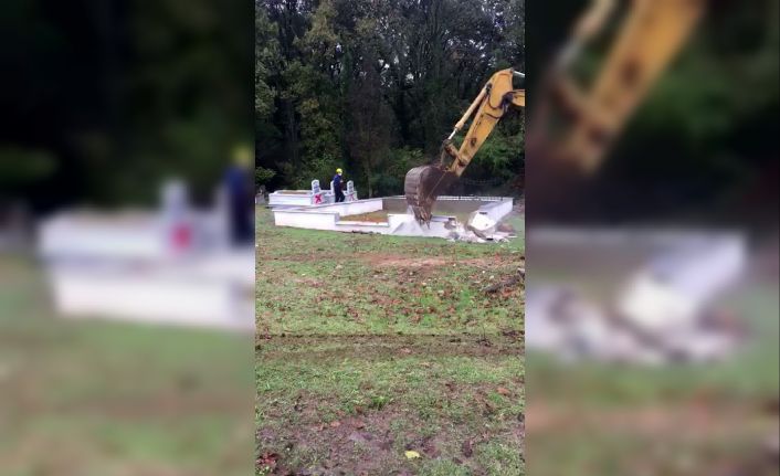 Pendik’teki Kurtdoğmuş köyü’nde mezarlıklar İBB tarafından yıkıldı