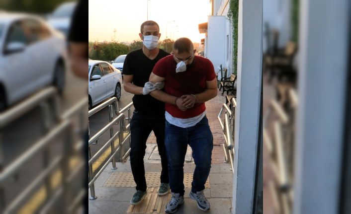 Polis aracına çarpıp kaçan uyuşturucu tacirleri tutuklandı