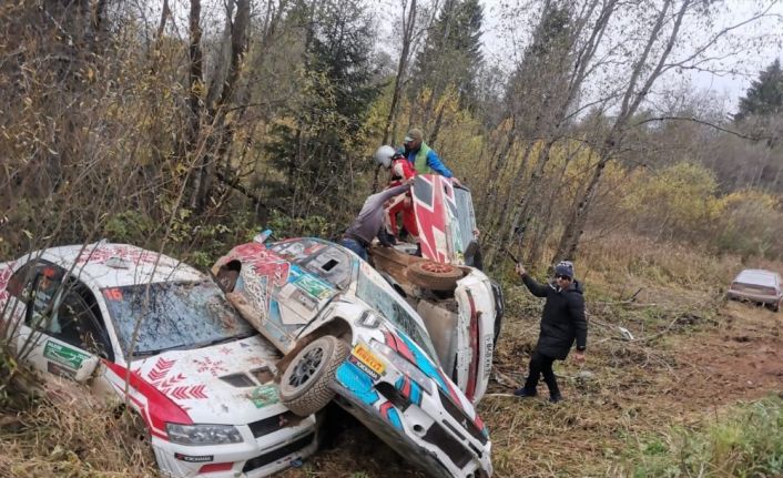 Rus rallisinde 6 araç aynı noktaya uçtu