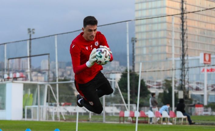 Samsunspor kalecisi Nurullah, geçen sezonki performansını aratır oldu