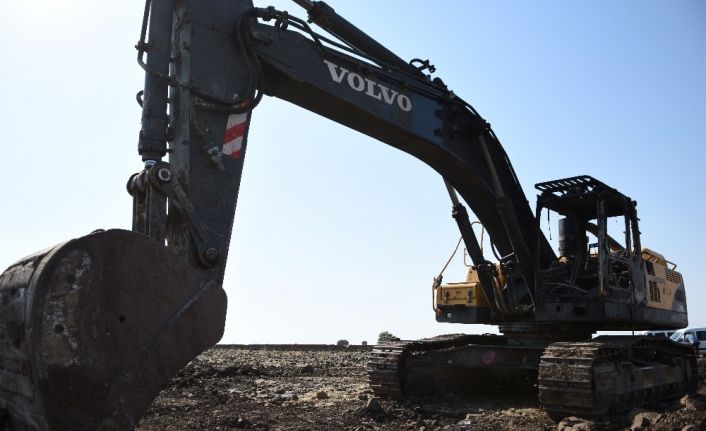 Şanlıurfa’da yol çalışması yapan iş makineleri kundaklandı