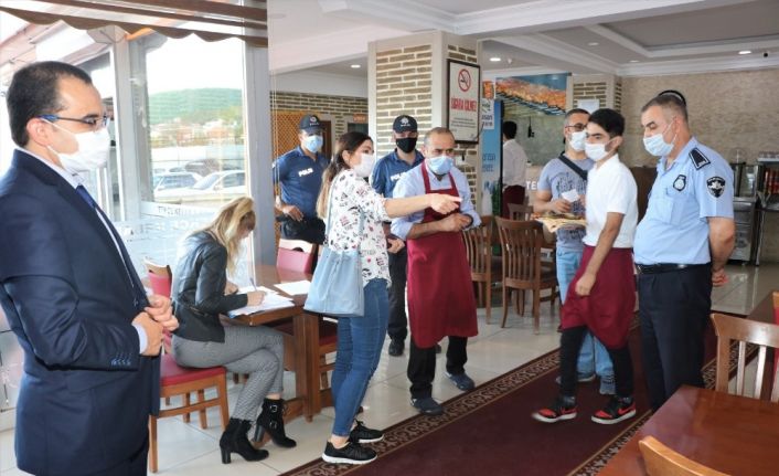 Sultanbeyli Kaymakamlığı ilçede bulunan 309 lokanta ve kafenin tamamını denetledi