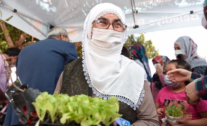 Tarsus’ta ücretsiz fide dağıtımı