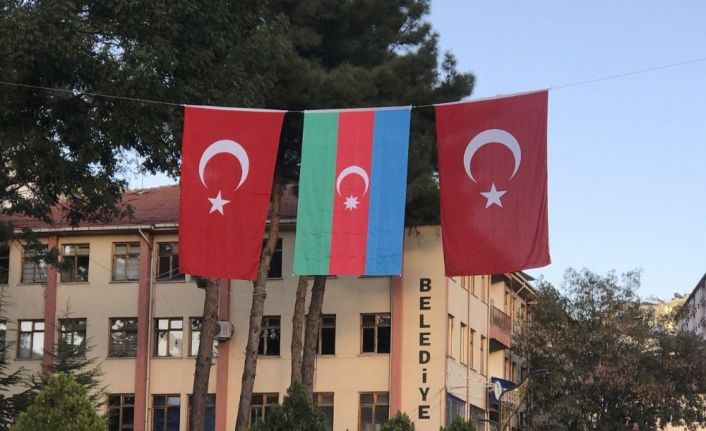 Tokat’ta, Azerbaycan’a bayraklı destek