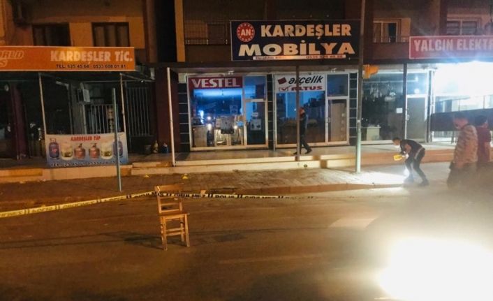 Trafikte tartıştığı polise bıçak çeken kişiyi polis silahla yaraladı