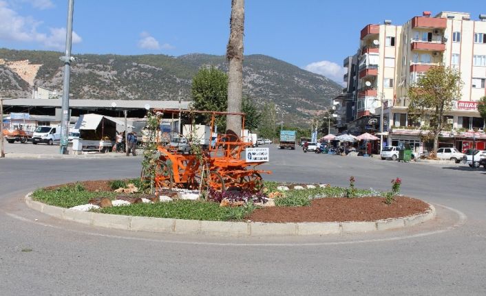 Trafikten men edilen faytonlar, Finike’yi güzelleştirdi