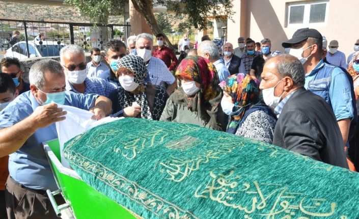 Tren kazasında ölen dayı yeğen toprağa verildi