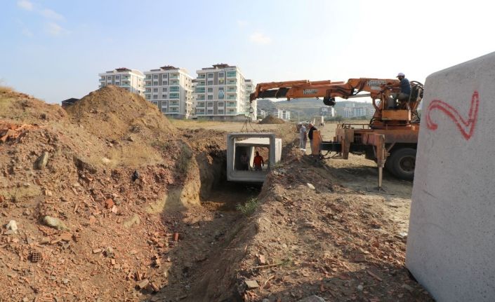 Turgutlu Belediyesi ekiplerinden üç ayrı noktada çalışma