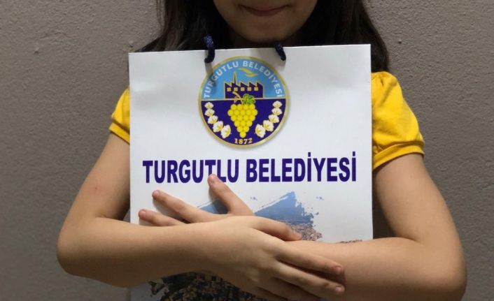 Turgutlu’da öğrenciler tabletleriyle buluşmaya başladı