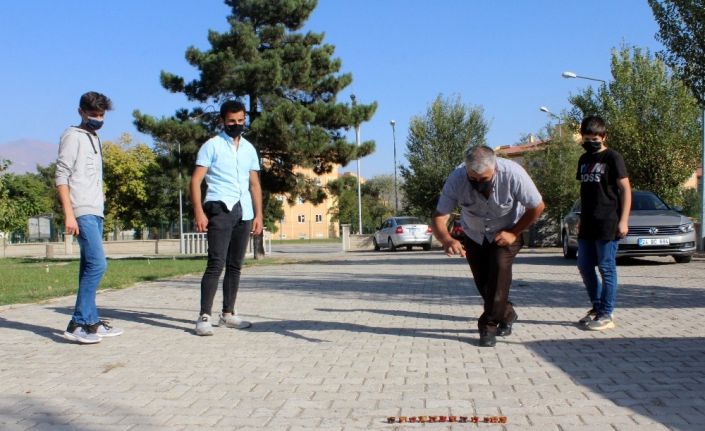 Unutulmaya yüz tutmuş “Aşık Oyunu” Erzincan’da hayat buldu