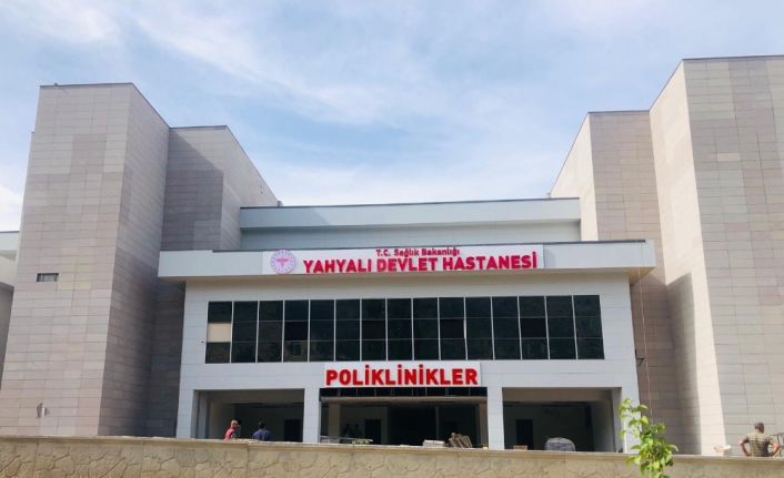 Yahyalı Devlet Hastanesi’nin tabelaları asıldı