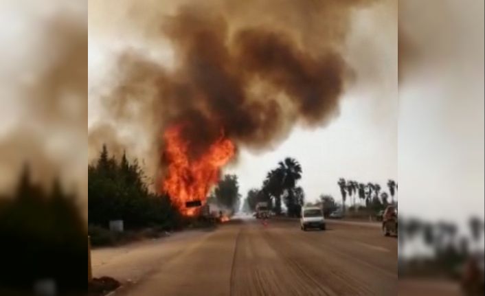 Yangın, Adana-Mersin’in trafik akışını kesti