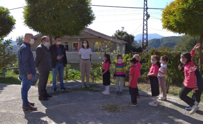 ZBEÜ’den köy okulu öğrencilerine yardım