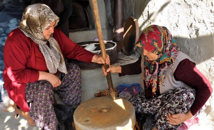 150 yıllık taş değirmeninde ’muhacir kaya biberi’ öğütüyorlar