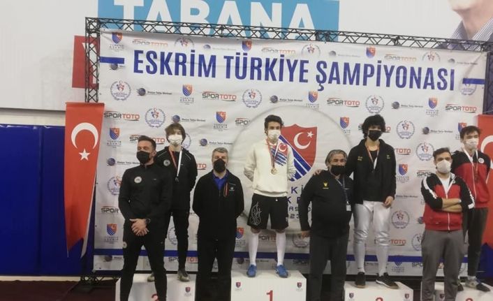 Akal Eskrimde Türkiye şampiyonu