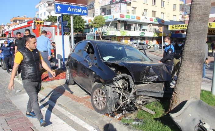 Alanya Kestelsporlu futbolcu kaza yaptı: 2 yaralı