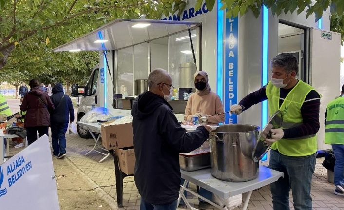 Aliağa’daki vatandaşlardan depremzedeler için büyük dayanışma