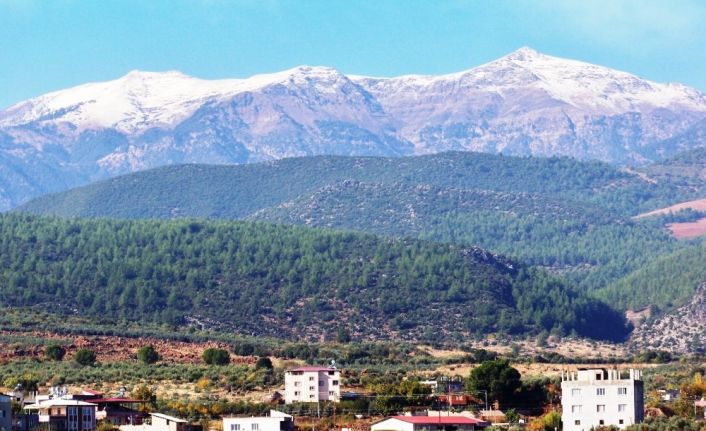 Amanoslara mevsimin ilk karı düştü