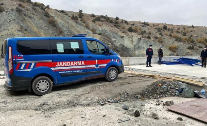 Ankara-Sivas YHT hattından demir korkuluk çalarken yakalandılar