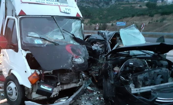 Antalya -Korkuteli yolunda trafik kazası:1 ölü, 4 yaralı